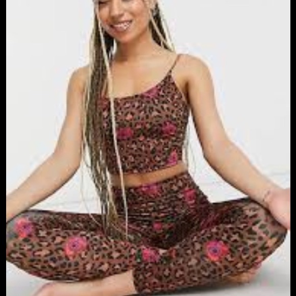 Onzie Bella Floral Leopard Print Scoop Neck Sports Top - Picture 2 of 8